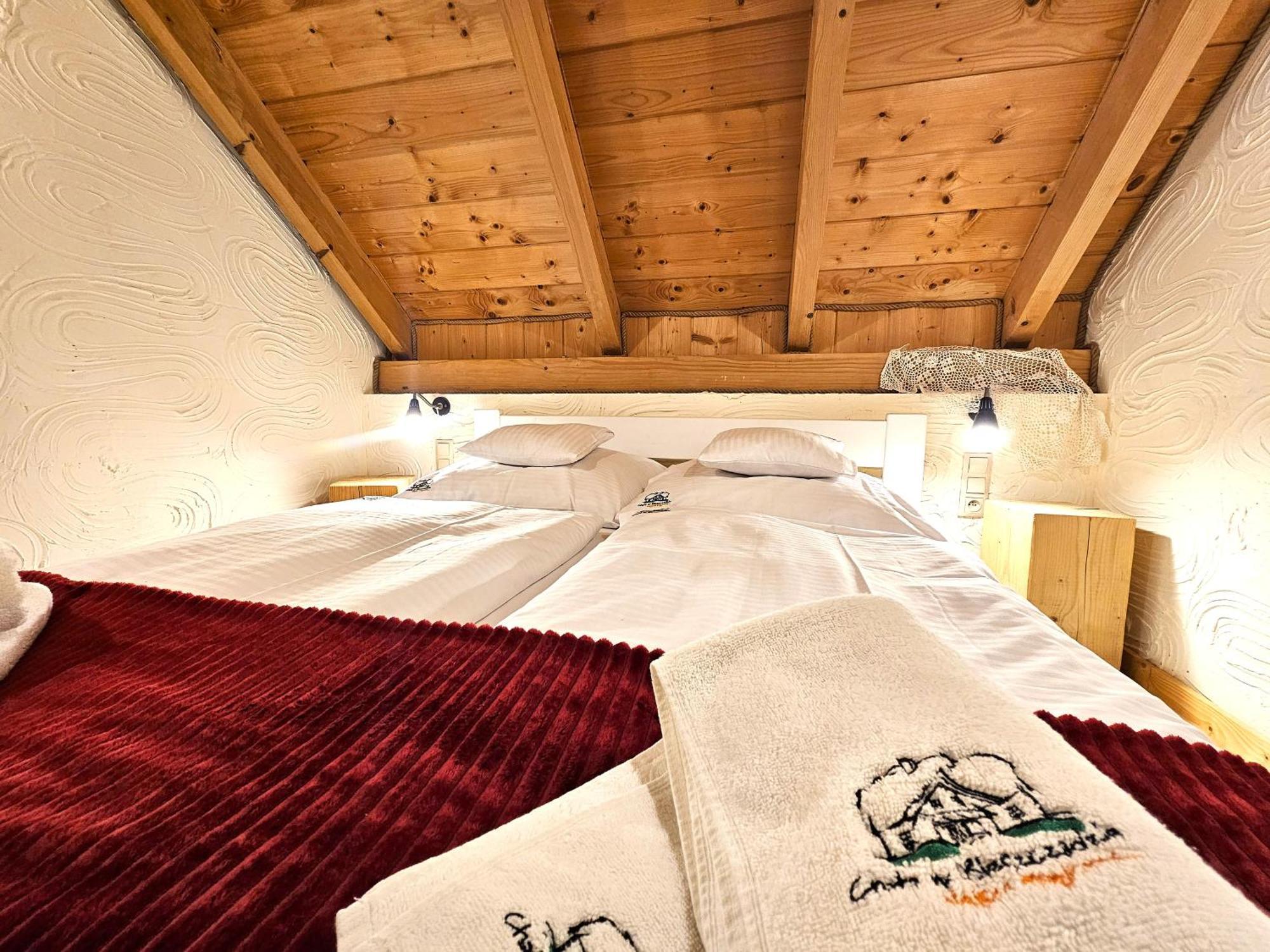 Chata W Bieszczadzie Apartamenty I Domki Z Basenem Bieszczady Polańczyk Buitenkant foto